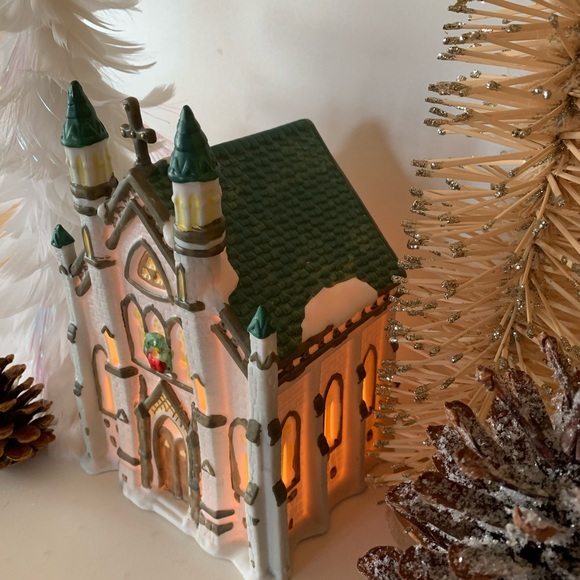 Vintage Collins  Christmas Holiday Lighted  Expression Ceramic Church - Picture 3 of 13
